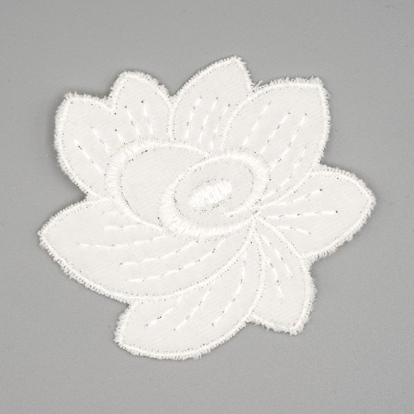 FLORAL EMBROIDERED MOTIFS 75X65MM - WHITE