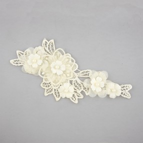 MULTILAYER FLORAL EMBROIDERED MOTIF - WHITE
