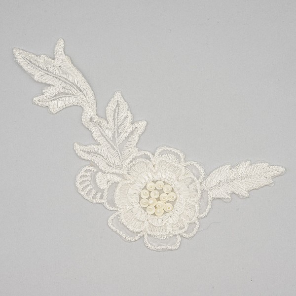 IRON-ON FLOWER EMBROIDERED MOTIF WITH SEQUINS - WHITE