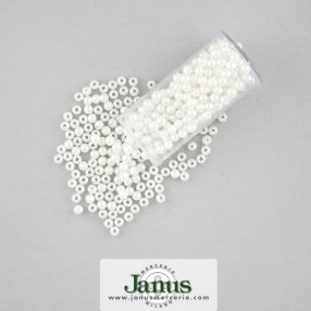 plastic-beads-4mm-white