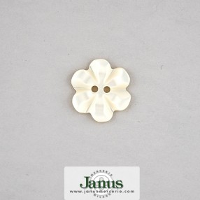 flower-mother-of-pearl-button-2-holes-white