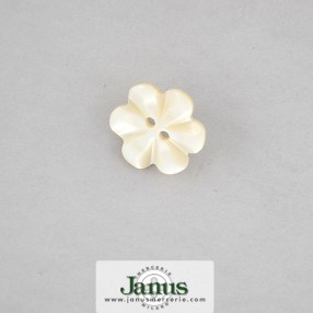 flower-mother-of-pearl-button-2-holes-white